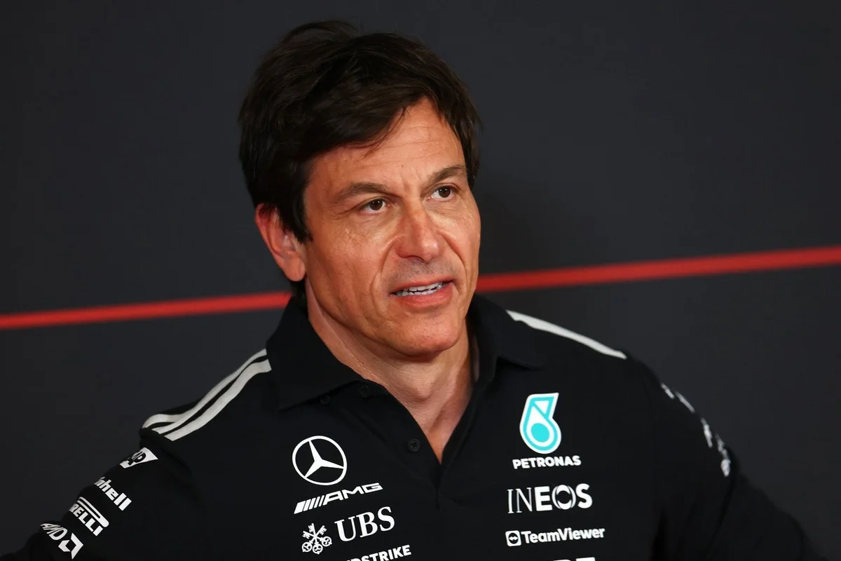 Steiner Forecasts Mercedes Team Orders in Response to Ferrari's Threat