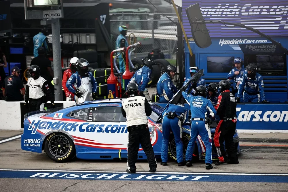 Kyle Larson damage, No. 5 Hendrick Motorsports Chevrolet