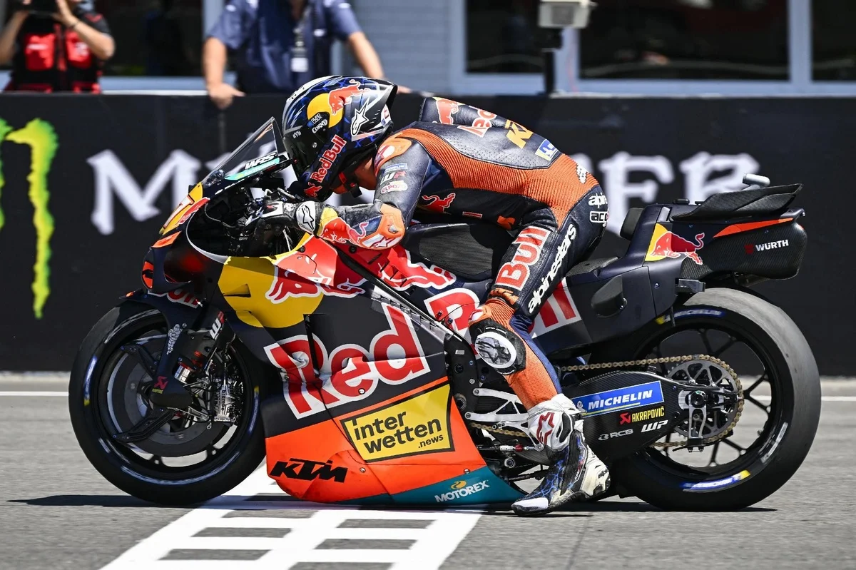 MotoGP Implements Immediate Ban on Front Holeshot Devices to Enhance Competitive Fairness